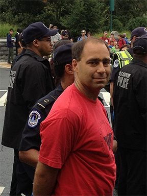 2013_0801_UFWarrest