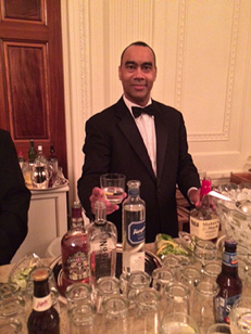 2103_1213_WHbartender